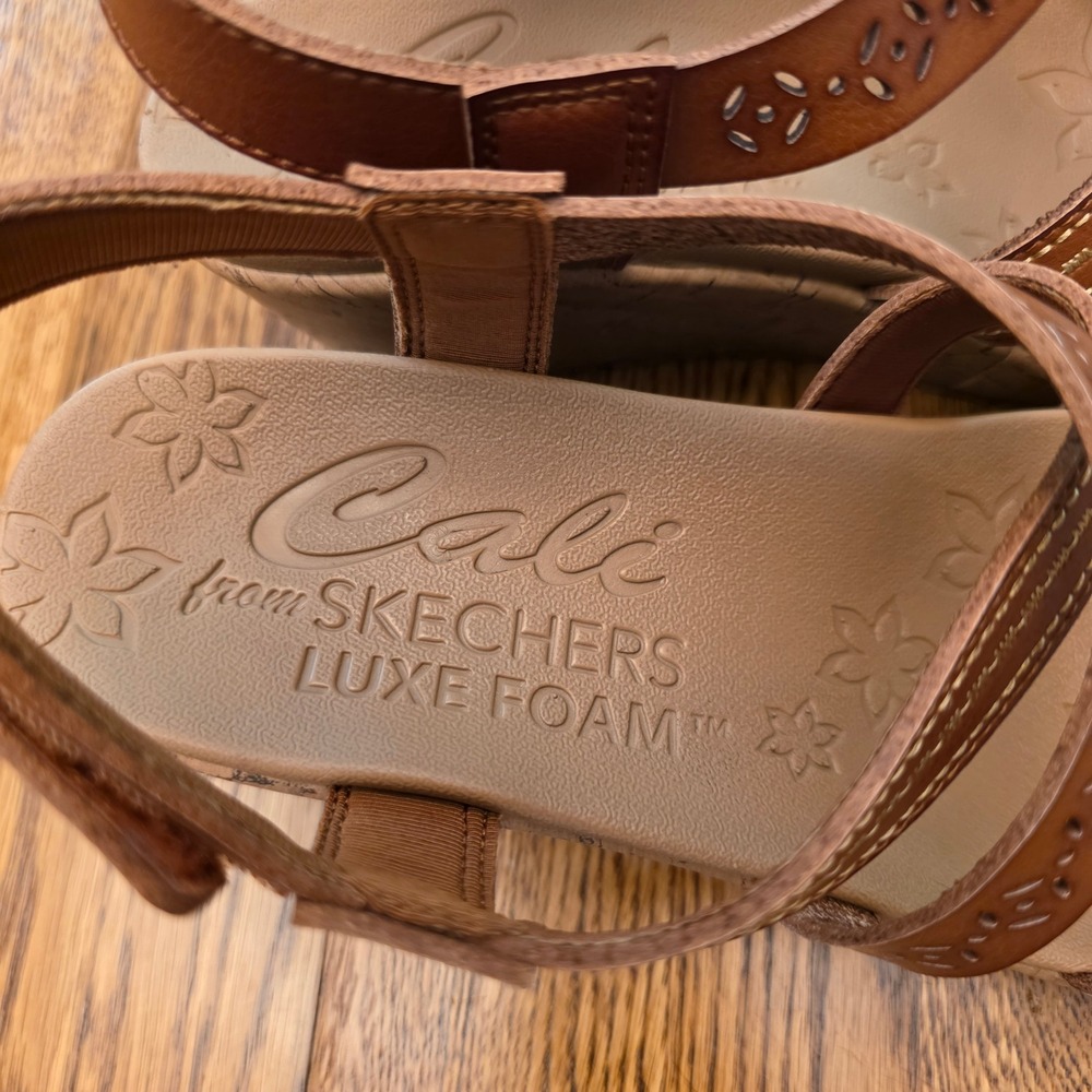 Skechers Cali Beverly Brown Strappy Wedge Sandals Luxe Foam Floral Womens 9 - Picture 2 of 7